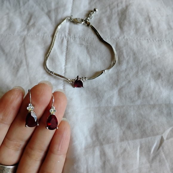 Bracelet and earrings set - Picture 2 of 5